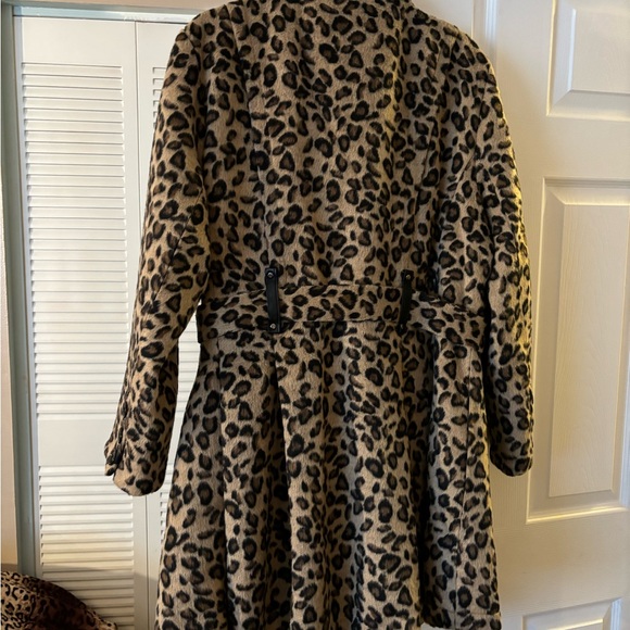 MADDEN GIRL LEOPARD HIGH LOW COAT. - Picture 5 of 6